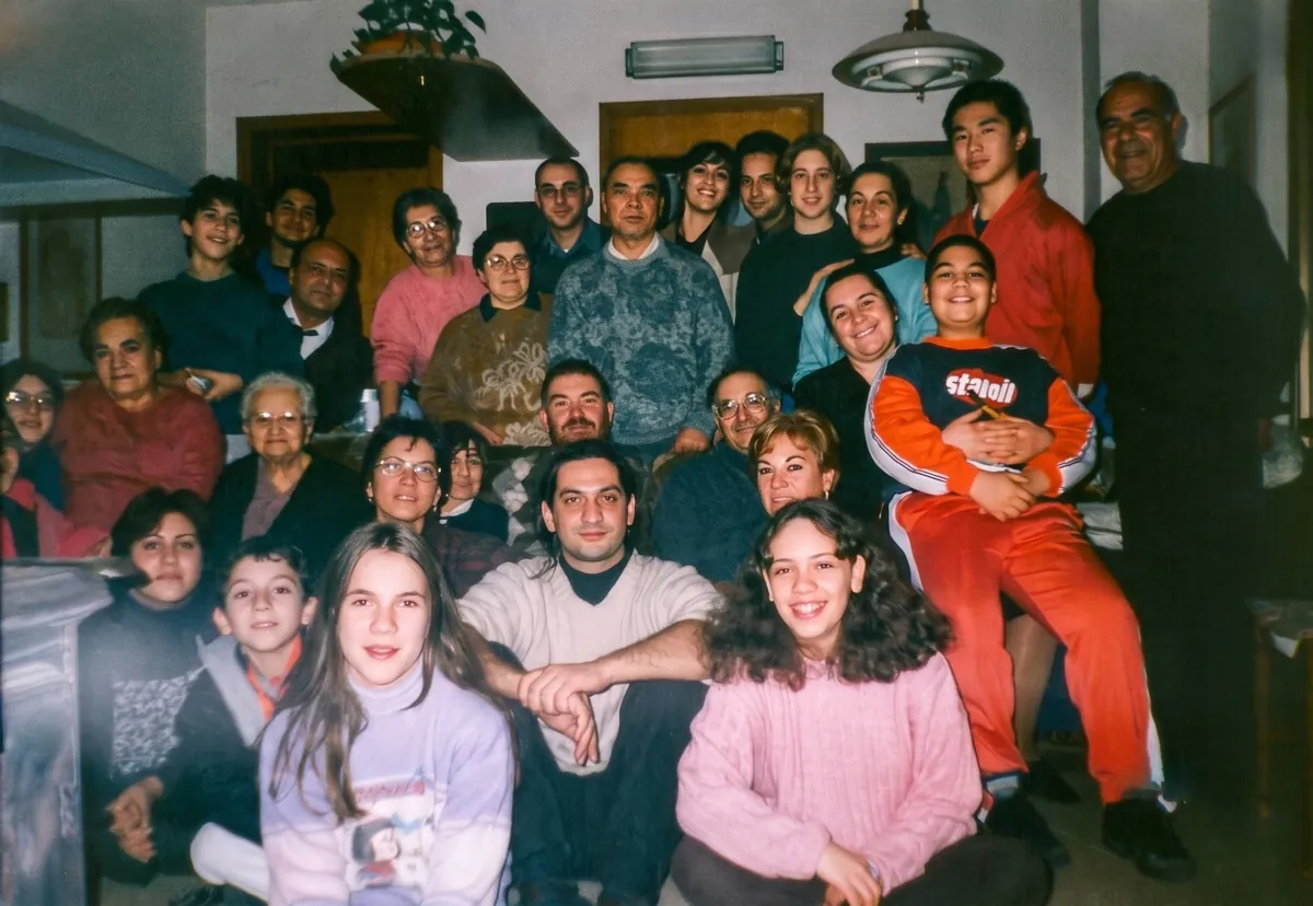La famiglia Laico riunita in casa, alle origini del Laico Day